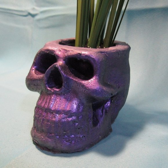 Aquarium Decoration - Purple Zombie Skull with Tall Green Plant. - Picture 6 of 9
